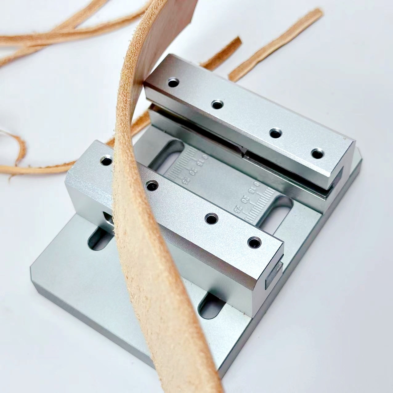 Leatherwork Edge Beveler - ベルトエッジトリミングマシン ベルト半円形ベベラー ベルトストリップエッジ DIY レザーエッジベベラー レザーワーククラフトツール