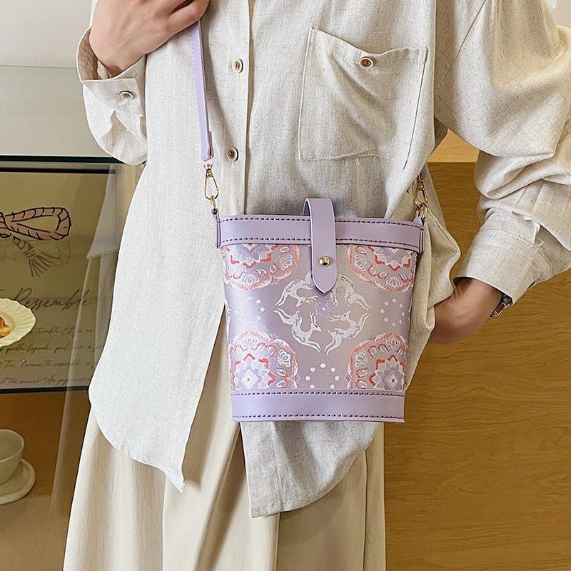 DIY ニットバッグ - ピンクのヴィンテージ柄ショルダーバ - Leatherwork Patterns のレビューと価格