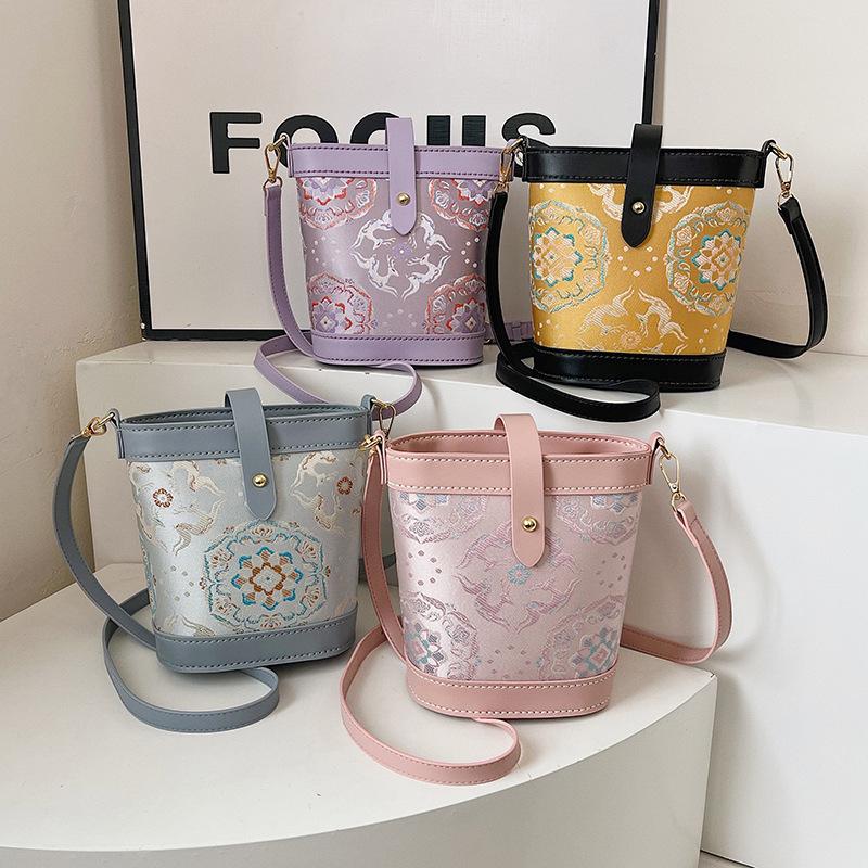 DIY ニットバッグ - ピンクのヴィンテージ柄ショルダーバ - Leatherwork Patterns のレビューと価格