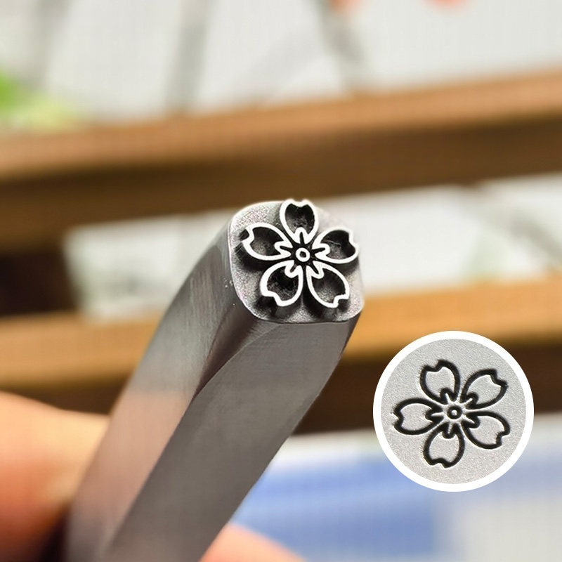 5/7mmフラワーパターンメタルスタンピングツールジュエリー - Leatherwork Patterns のレビューと価格