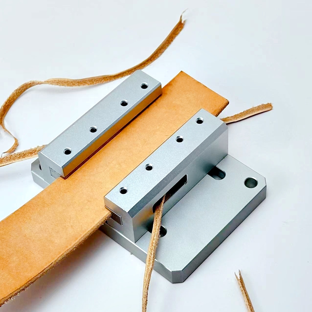 ベルトエッジトリミングマシン ベルト半円形ベベラー ベルトス - Leatherwork Edge Beveler のレビューと価格
