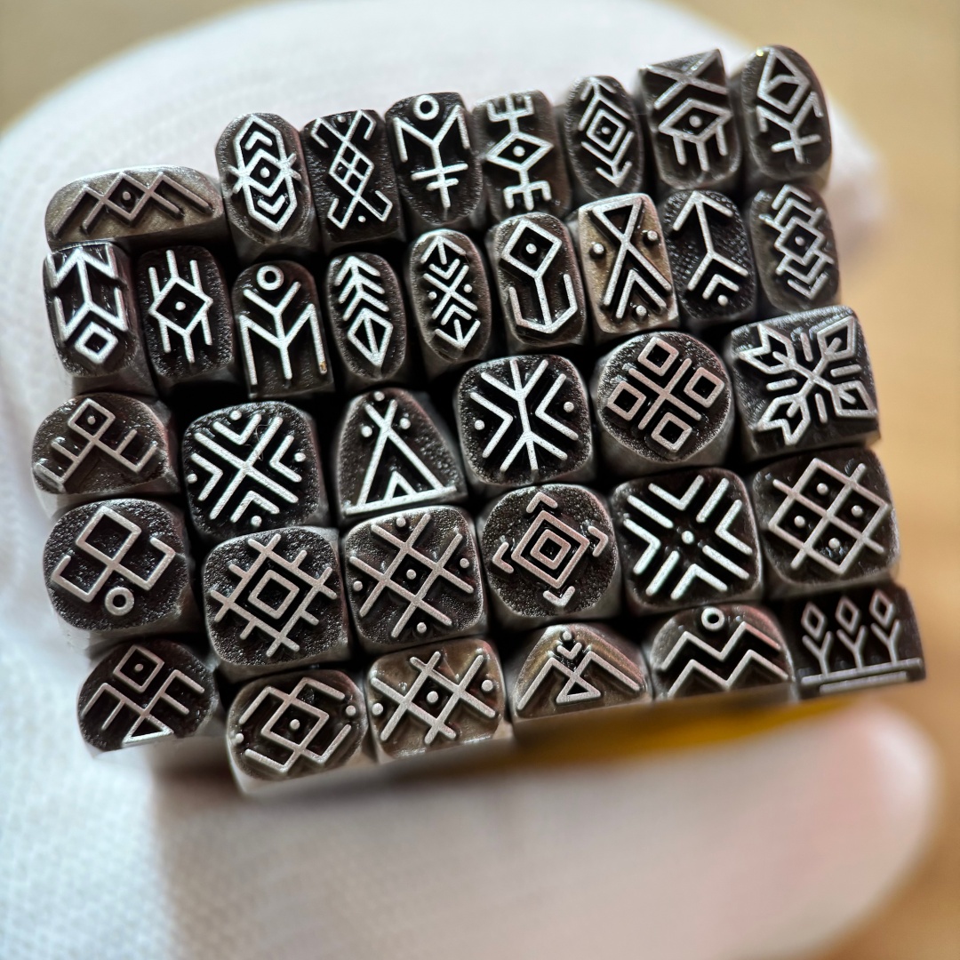 NO.19-NO.35 ヴィンテージシンボルロゴメタルスタン - Leatherwork Patterns のレビューと価格